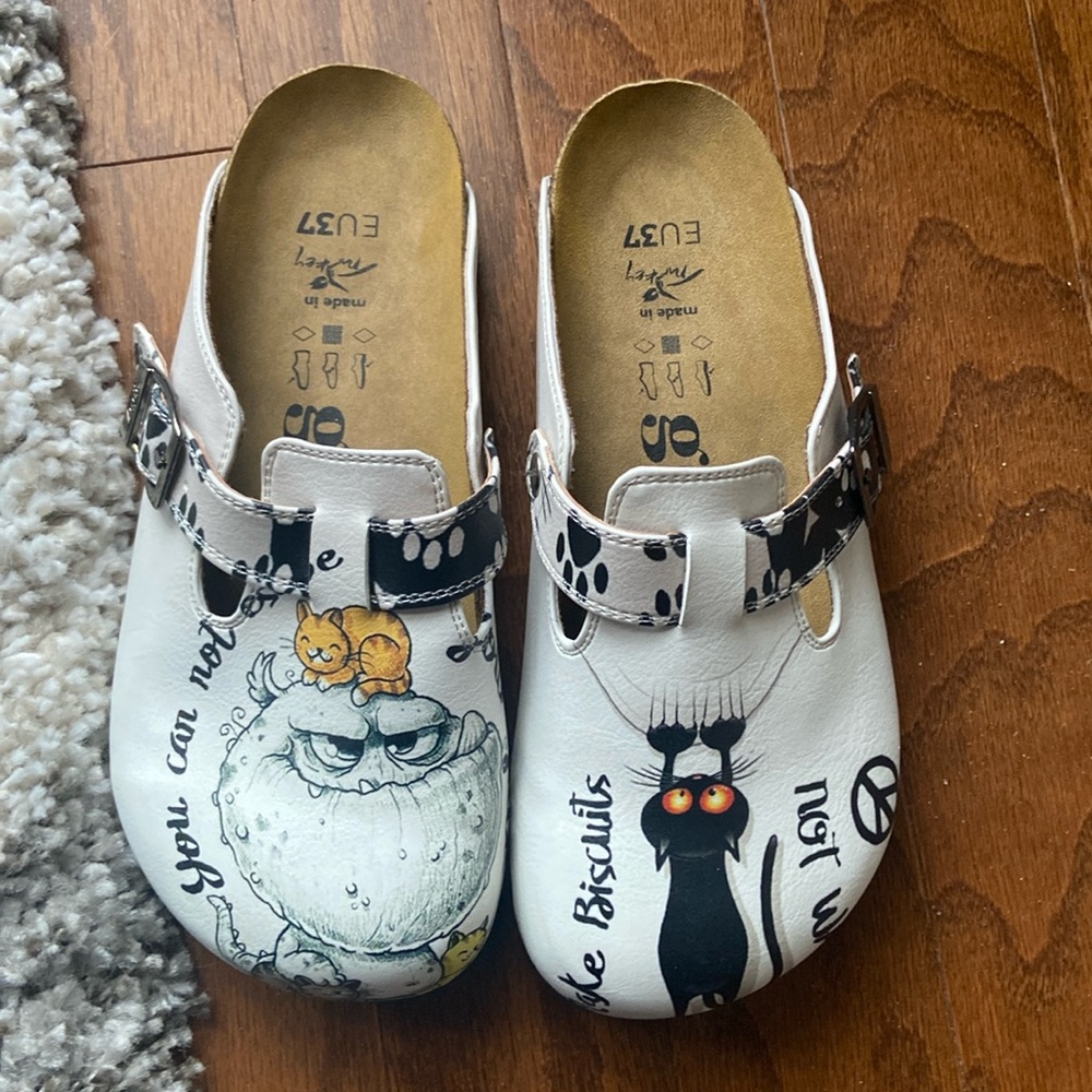 Goby Black Paw and naughty animals cat clogs 37 EU. EUC. Mule peace not war